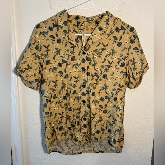 Kuhl Elsie Honeycomb Floral Button Down Tie Front Top Womens Size Medium - Picture 2 of 9